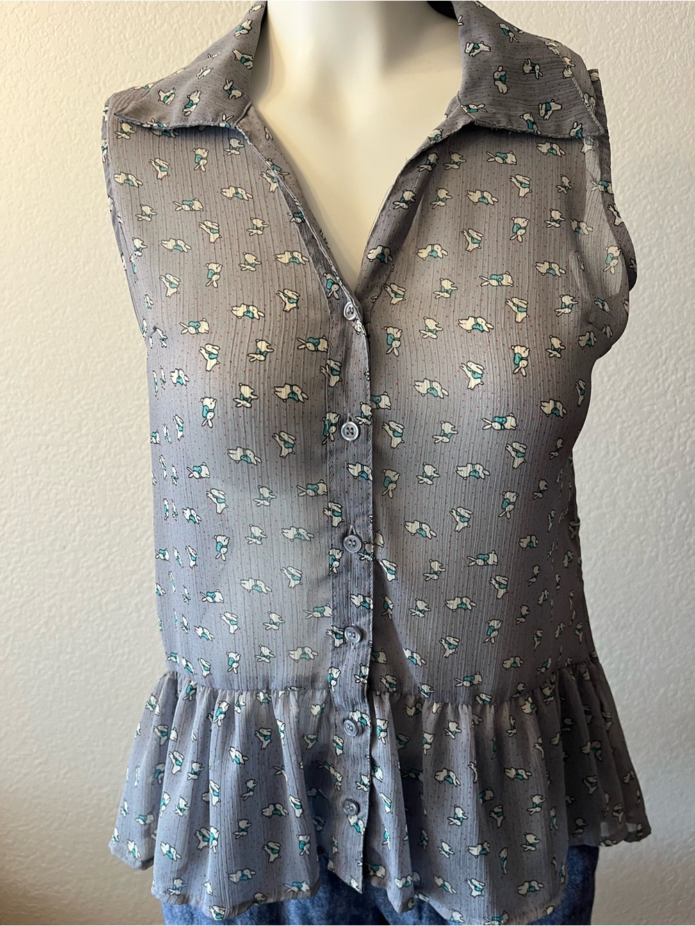 Bunnies! Sleeveless Button-Front Peplum Top - Gray with Teal Floral-high-low